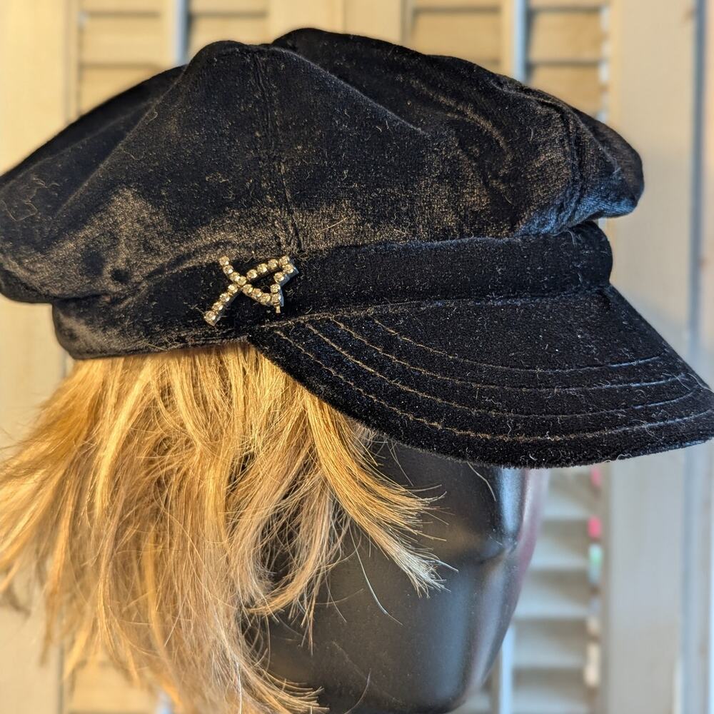 Black velvet Betmar vintage newsboy cap